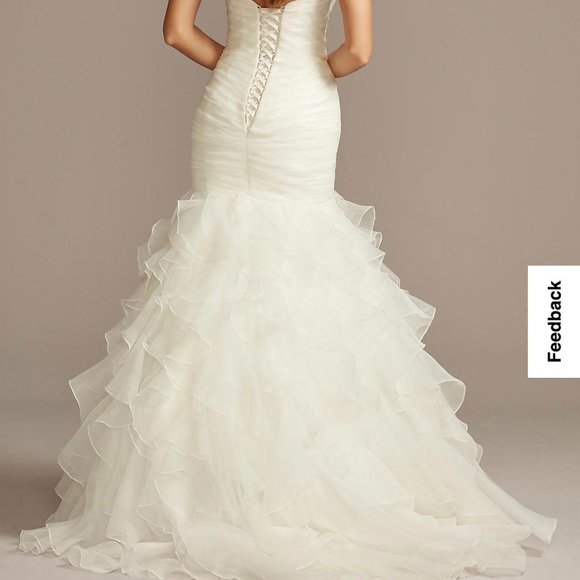 Vera Wang Mermaid Style Wedding Dress - Picture 3 of 7